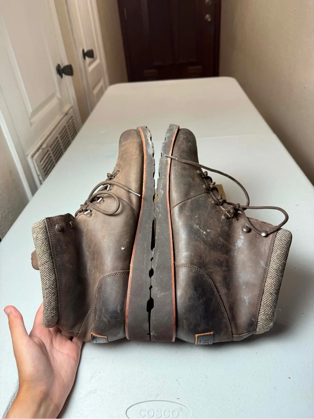 N/A men brown